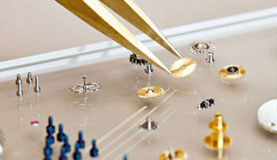 上海万国手表售后服务网点-打开表壳