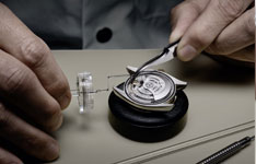 爱彼石英手表换电池后日期不准